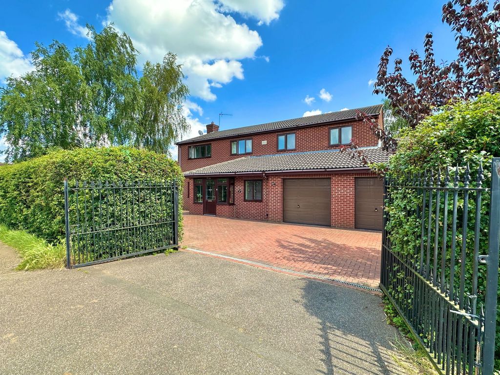 Property photo 1 of 32