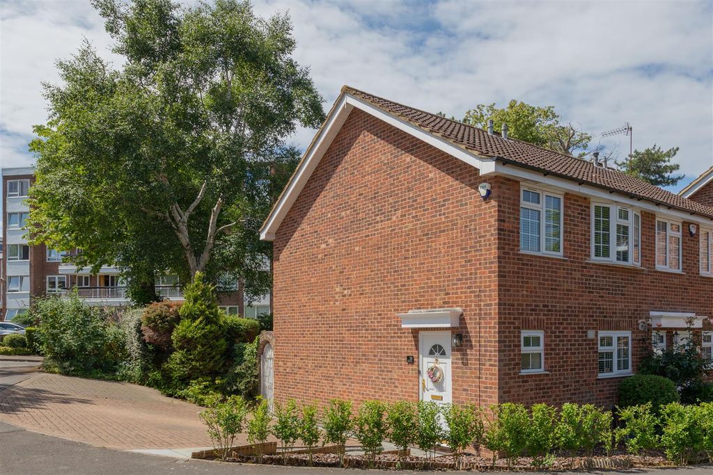 Property photo 1 of 23 Jacklin Green Ig8