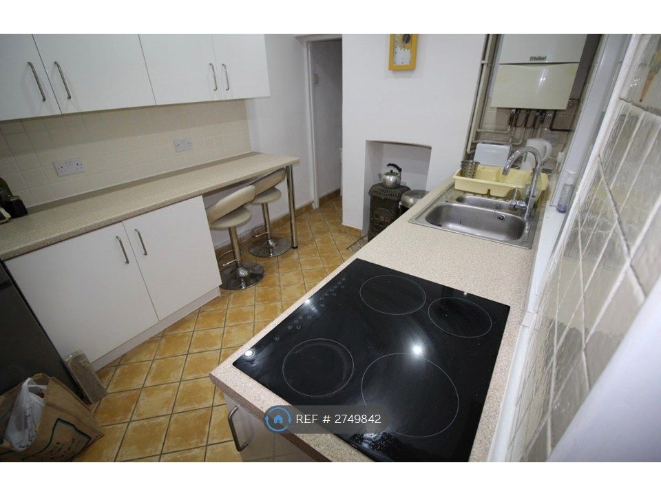 Property photo 2 of 16 Kitchen With Dining Facilities