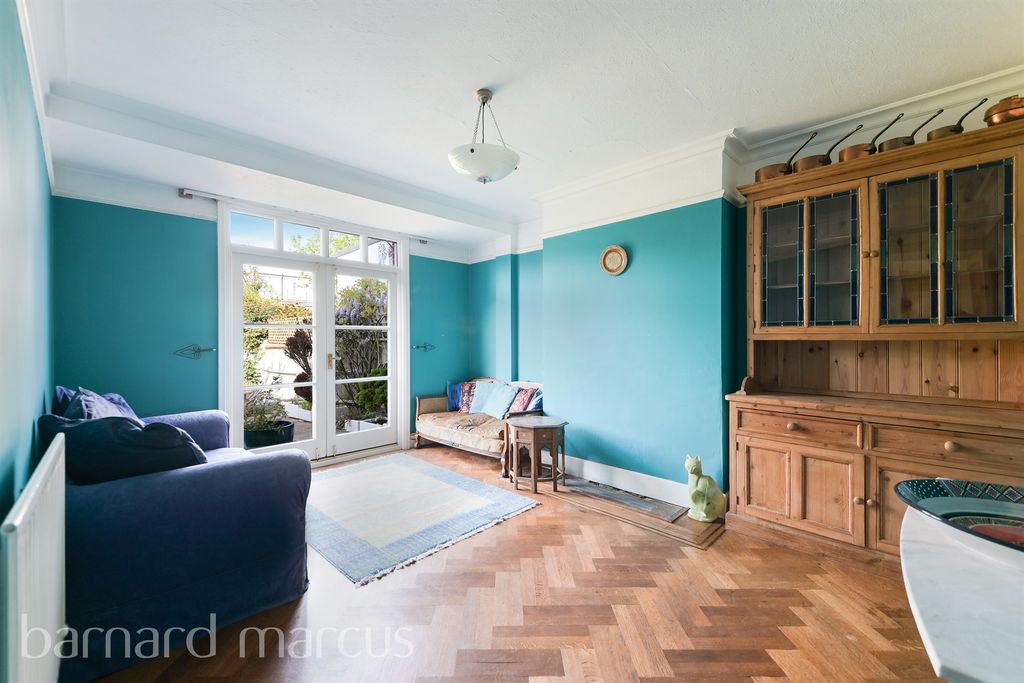 Property photo 3 of 12