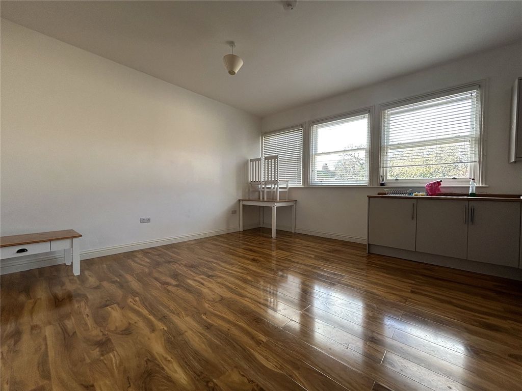 Property photo 3 of 6 Picture No. 09