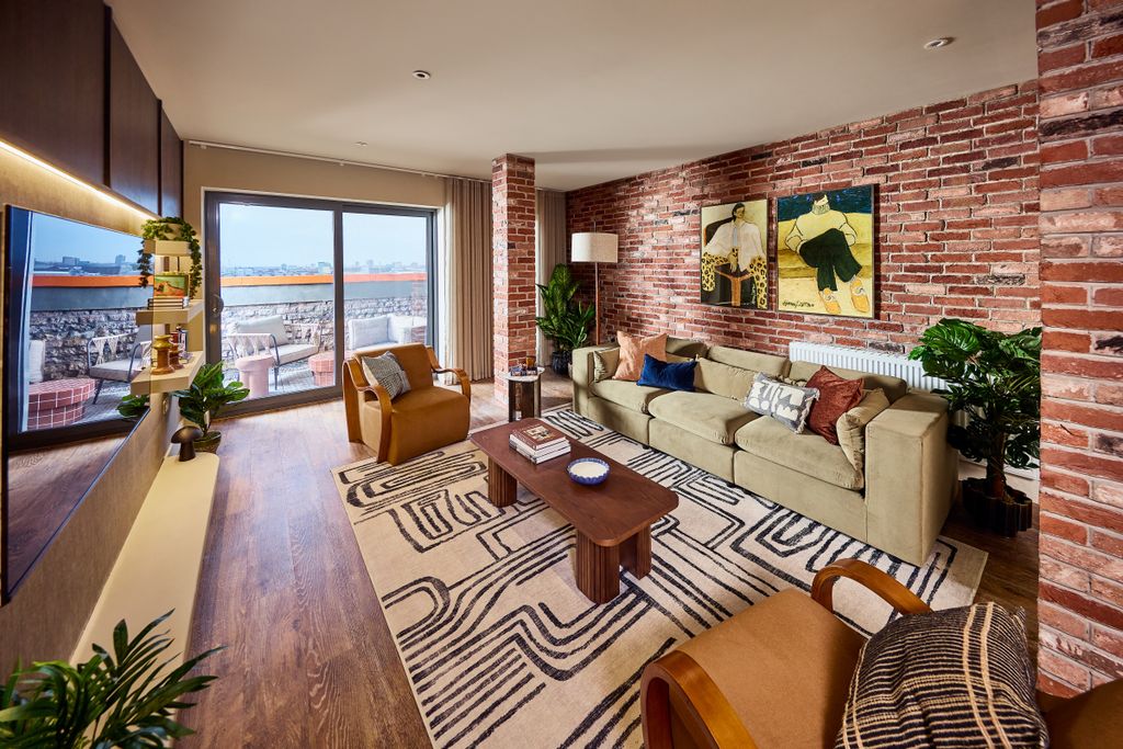 Property photo 2 of 17