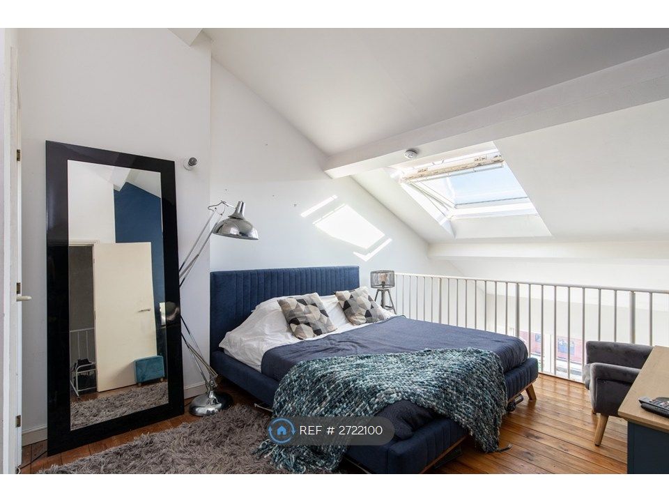 Property photo 2 of 21 Bedroom