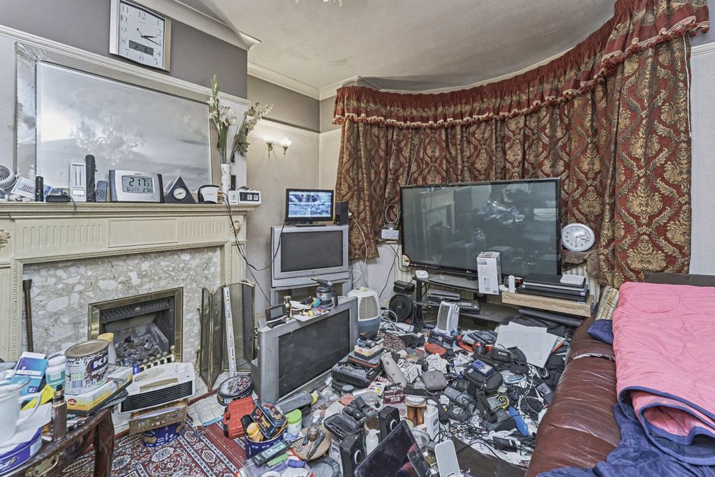 Property photo 3 of 18