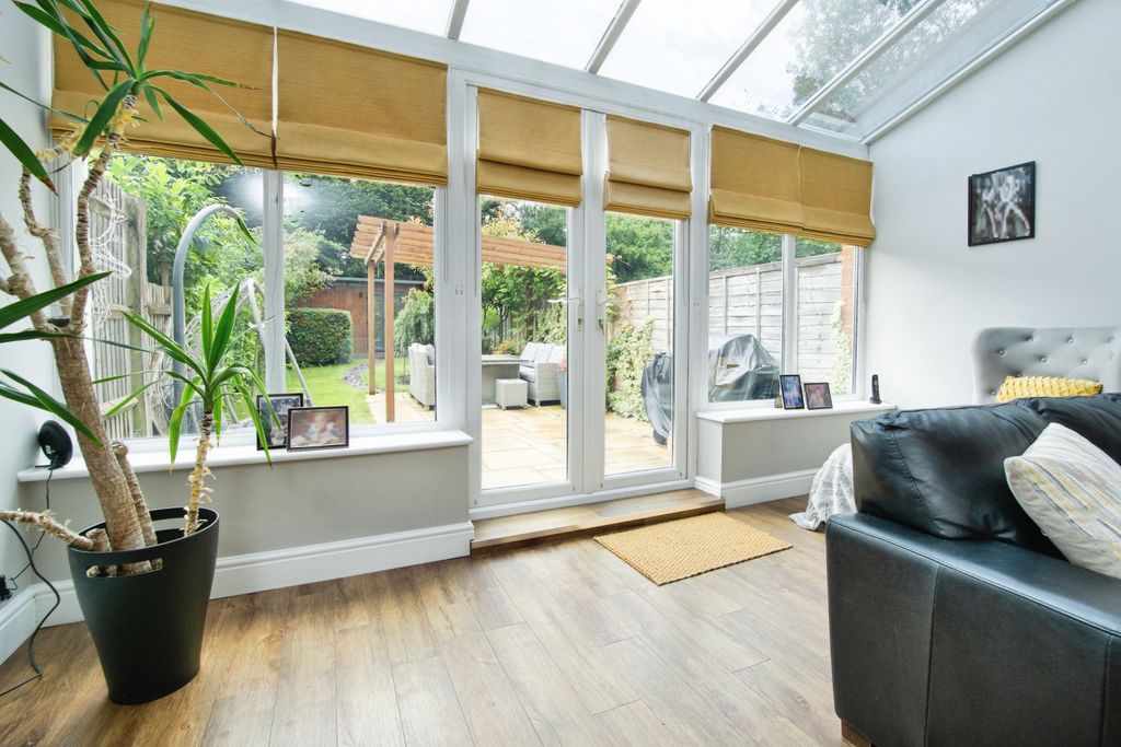 Property photo 3 of 19 Conservatory