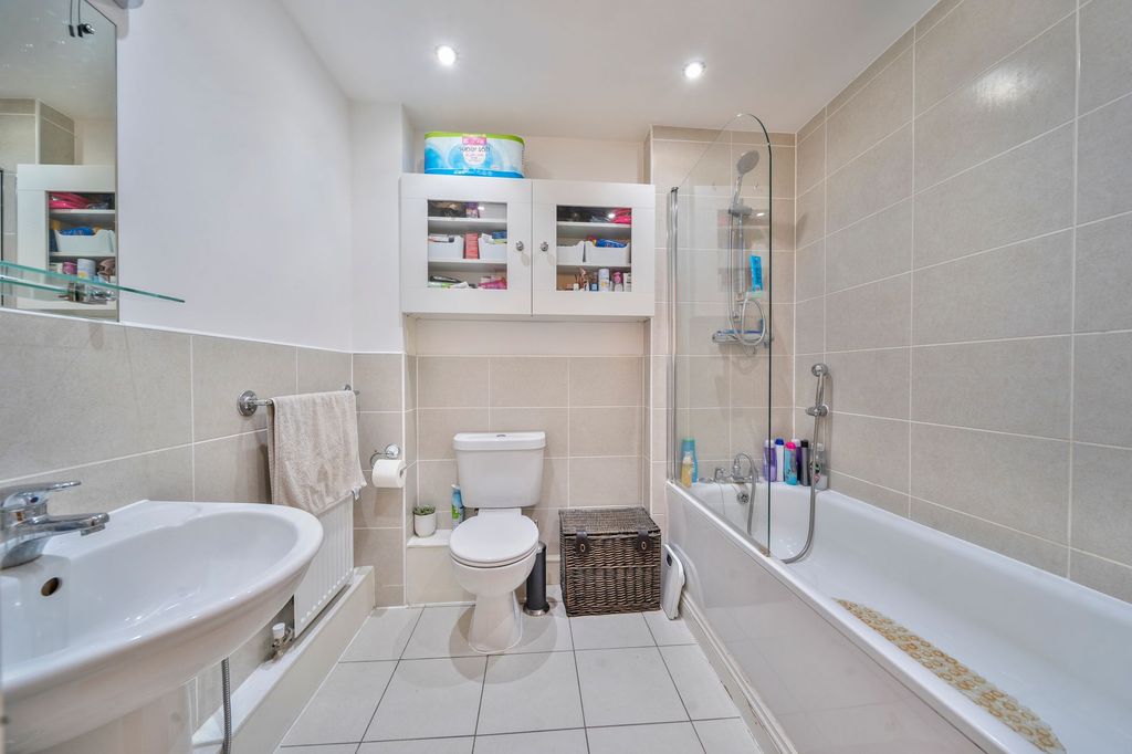 Property photo 3 of 14 Family Bathroom