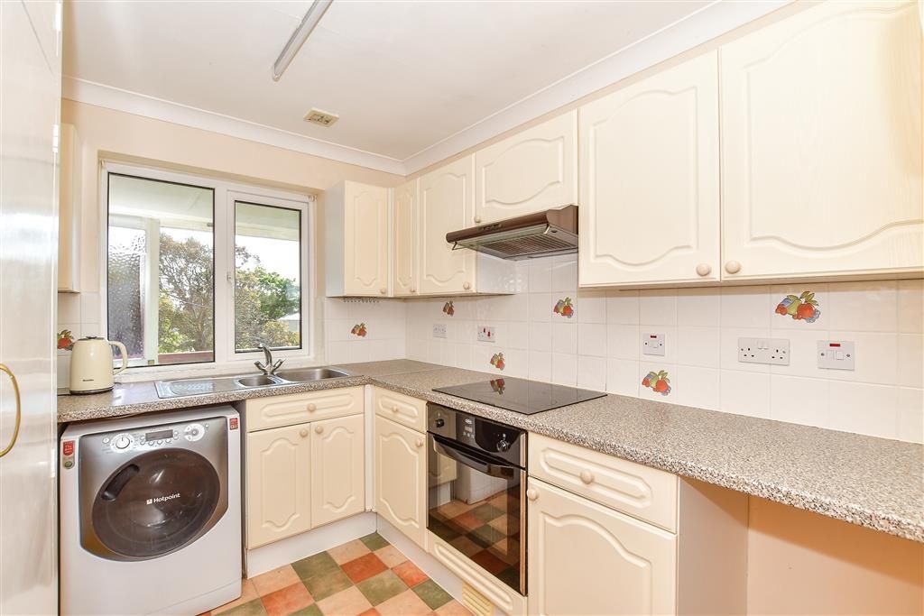 Property photo 3 of 11 Kitchen