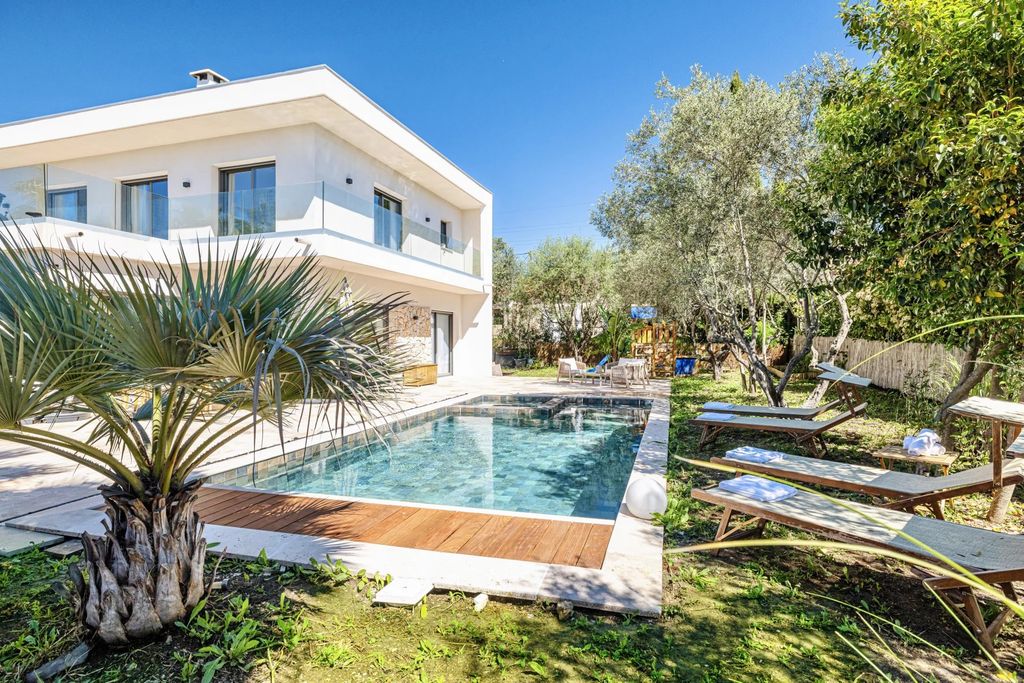 Property photo 2 of 23