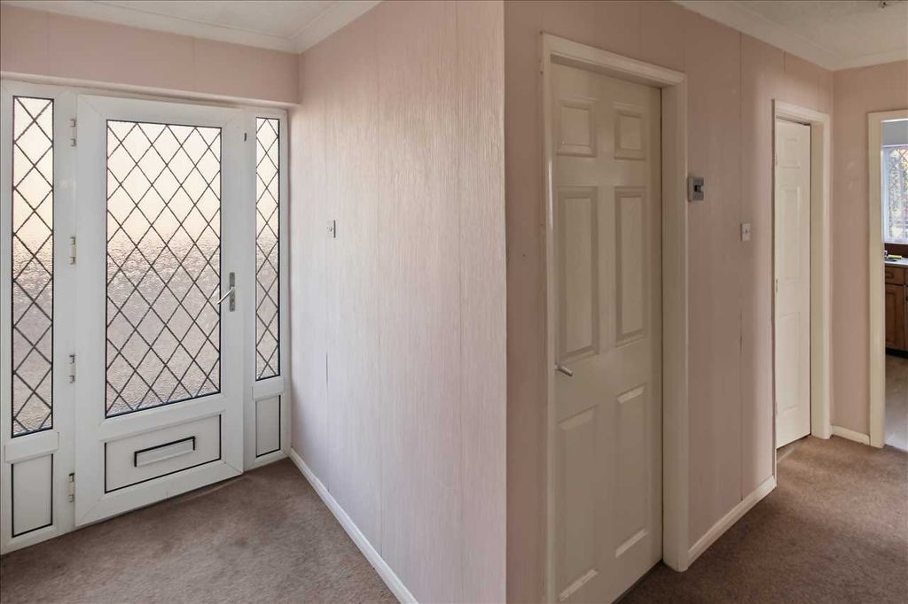 Property photo 2 of 13 Entrance Hall