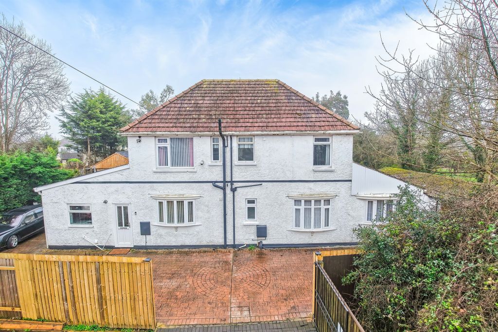 Property photo 2 of 31