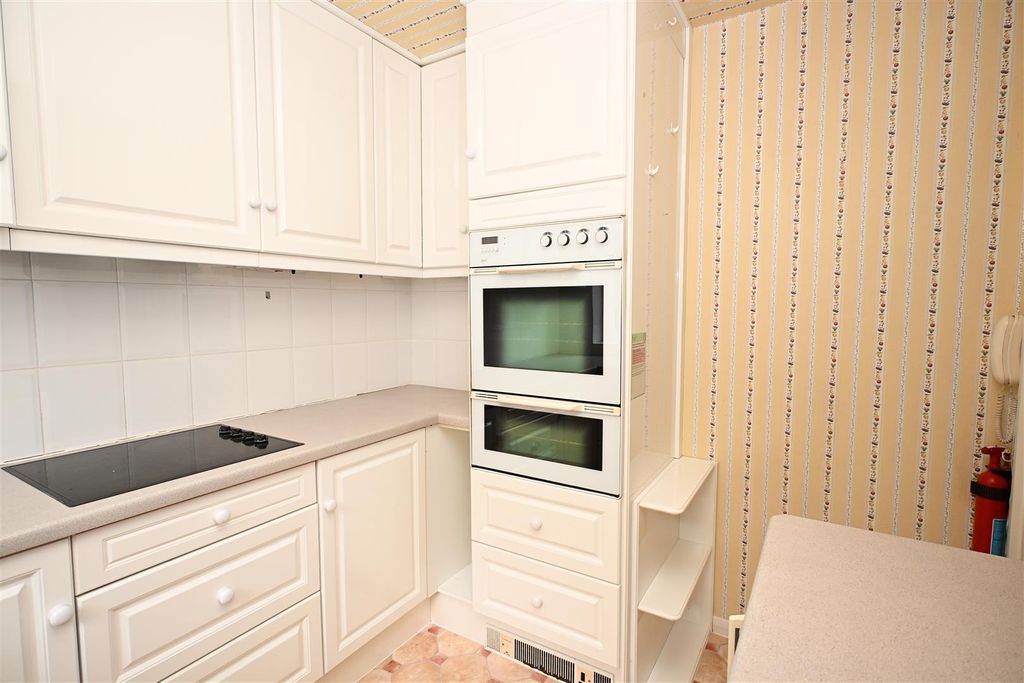 Property photo 3 of 24