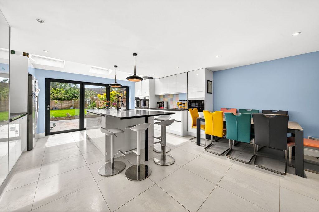 Property photo 2 of 17 Kitchen / Dining Room