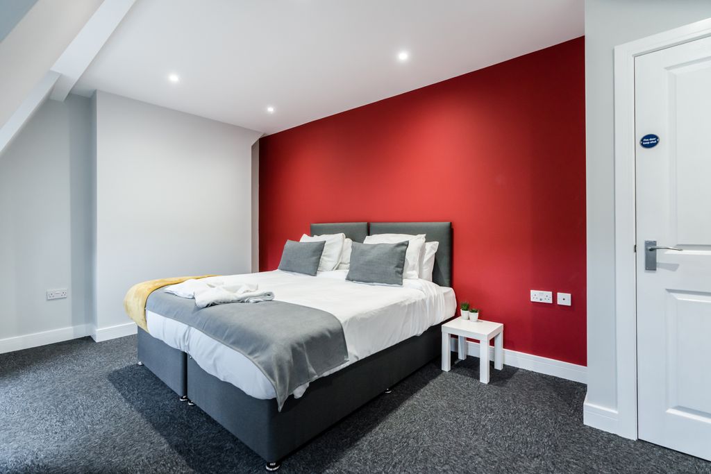 Property photo 1 of 8 Bedroom 1