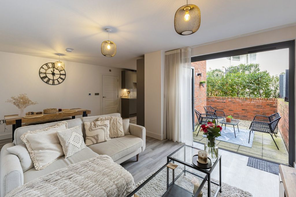 Property photo 2 of 27