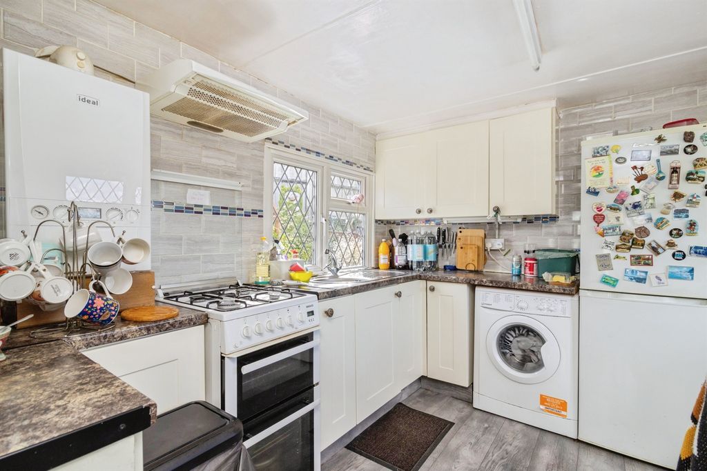 Property photo 2 of 23