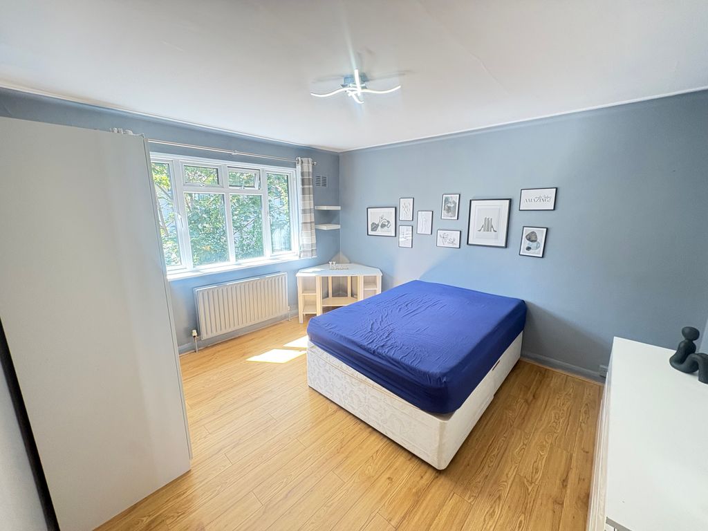 Property photo 1 of 7 Bedroom 2