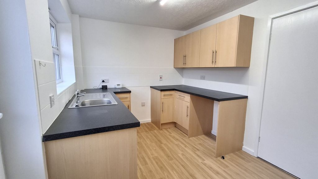 Property photo 3 of 13 Kitchen