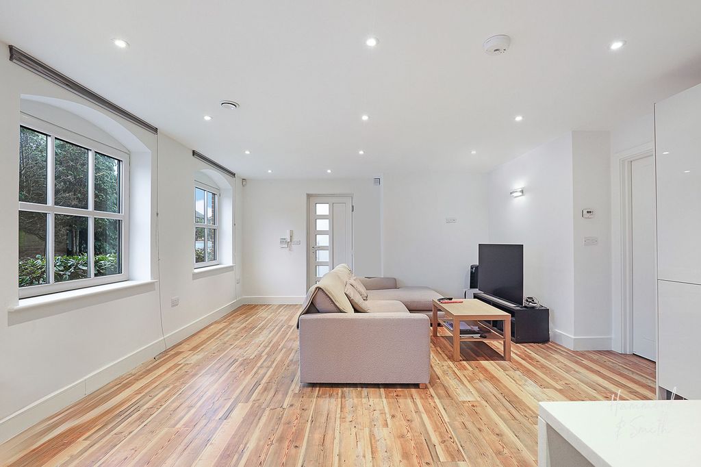 Additional image 12 of 2 bed flat for saleHemnall Street, Epping CM16