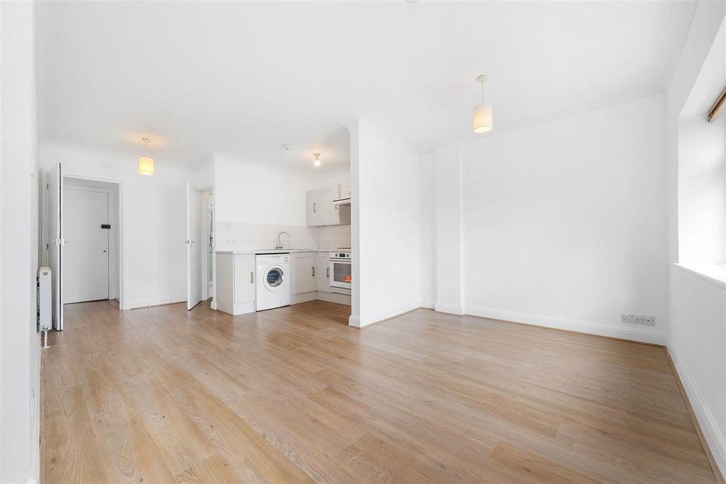 Property photo 1 of 8 Maple Court-6.Jpg