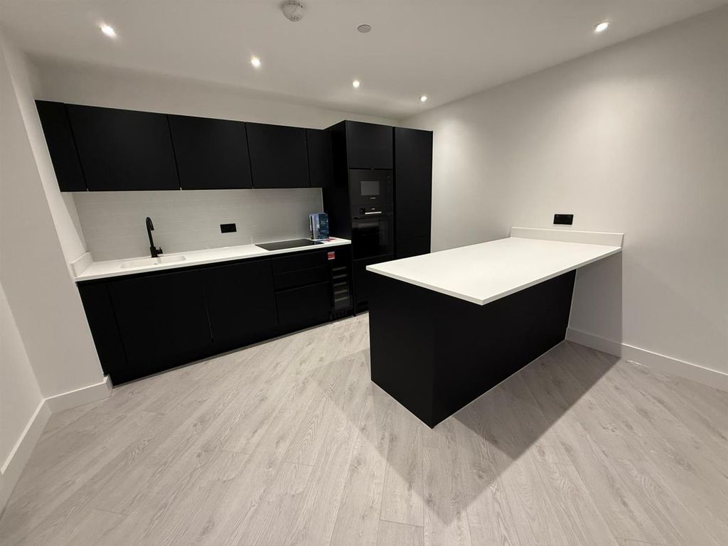 Property photo 1 of 28 Kitchen 12/12/2025