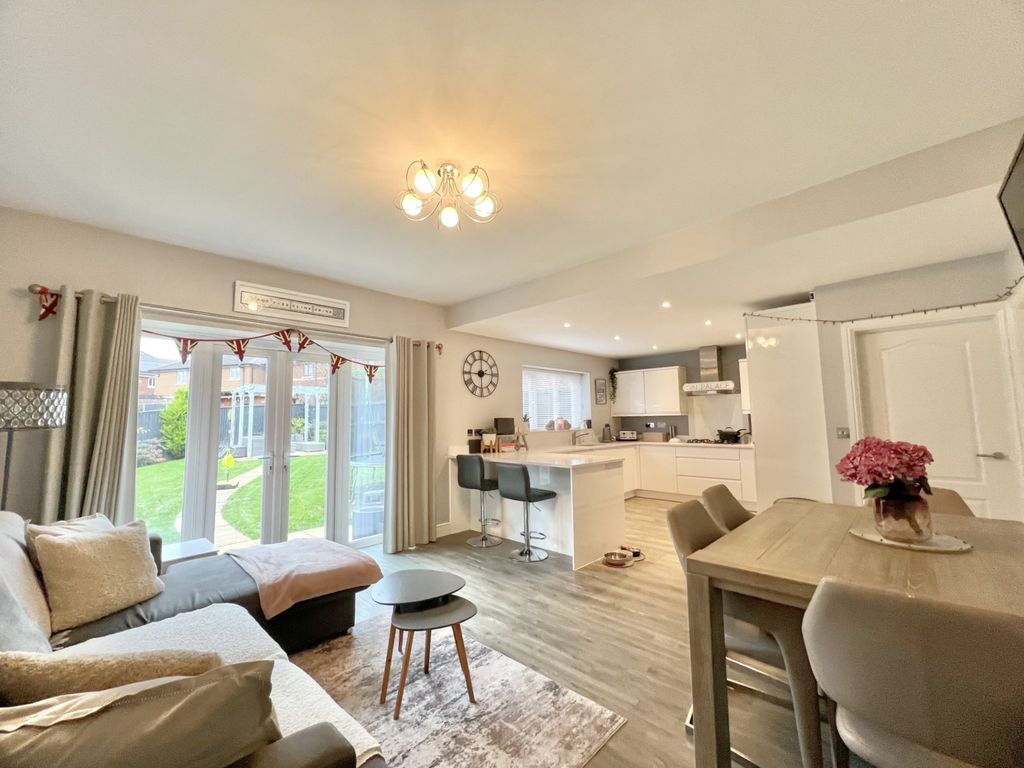 Property photo 2 of 28