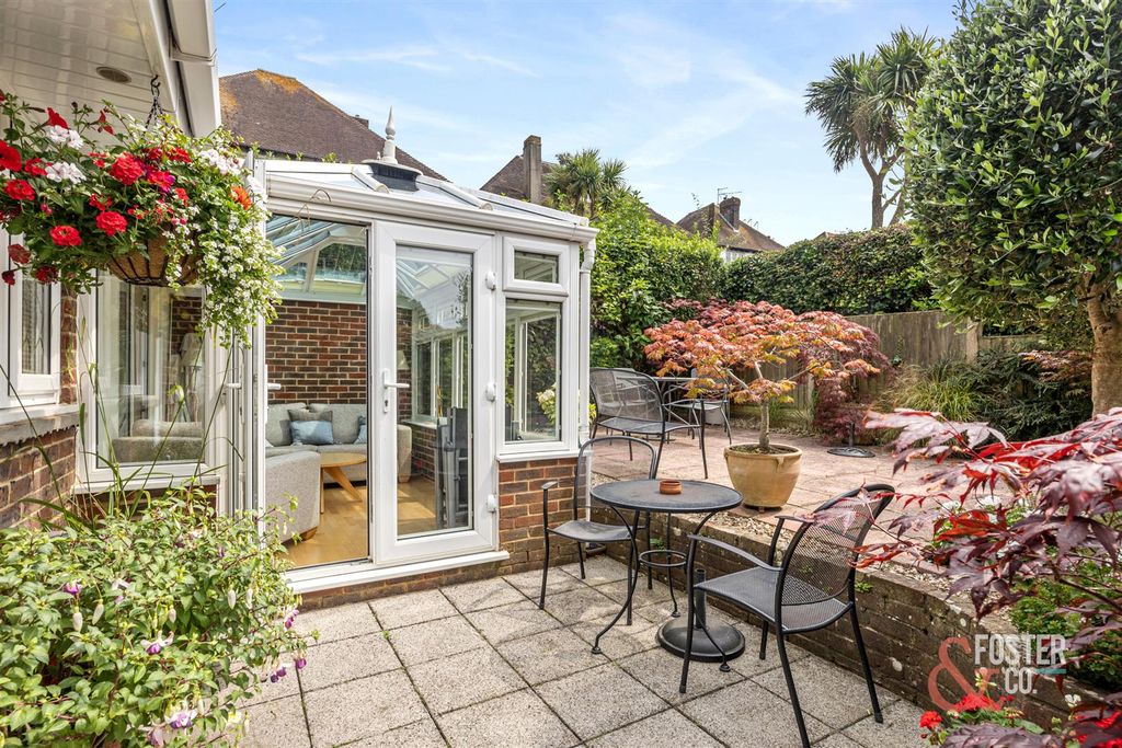 Property photo 3 of 17 The Droveway 78A-020.Jpg