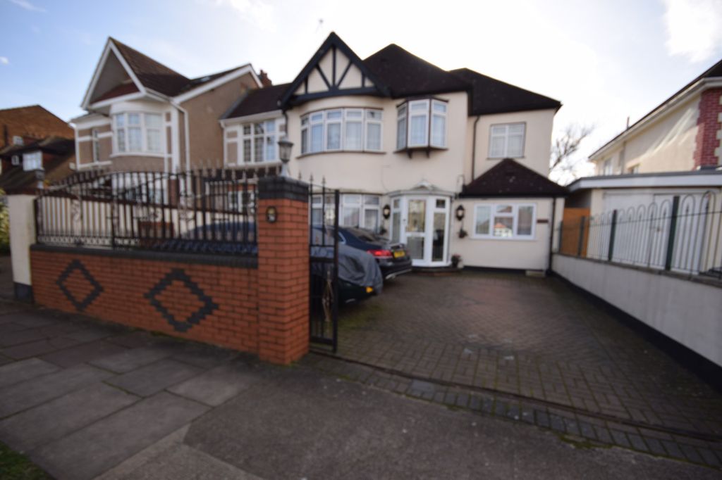 Property photo 1 of 34 6 Bedroom Detached For Sale