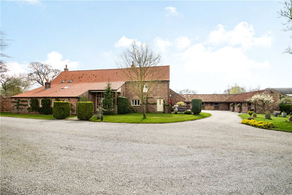 Property photo 3 of 36 Picture No. 12