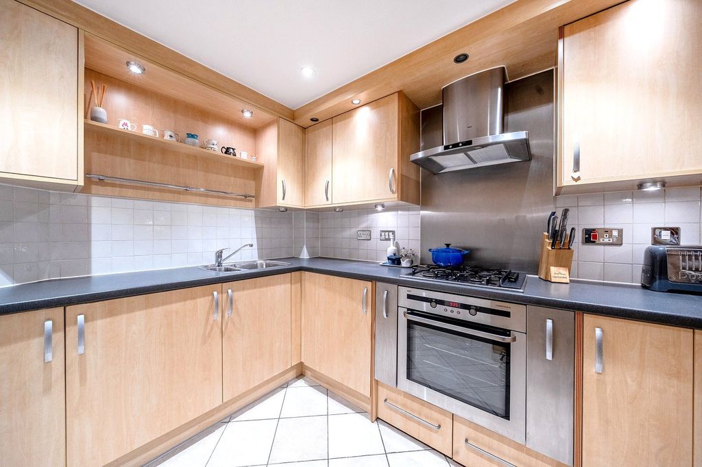 Property photo 3 of 20 Kitchen