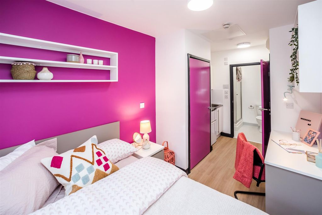 Property photo 2 of 7 Crosstrend Premium Room B.Jpg