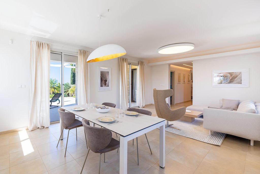 Property photo 3 of 24