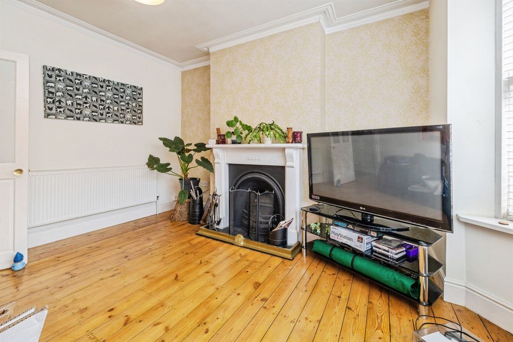 Property photo 2 of 17