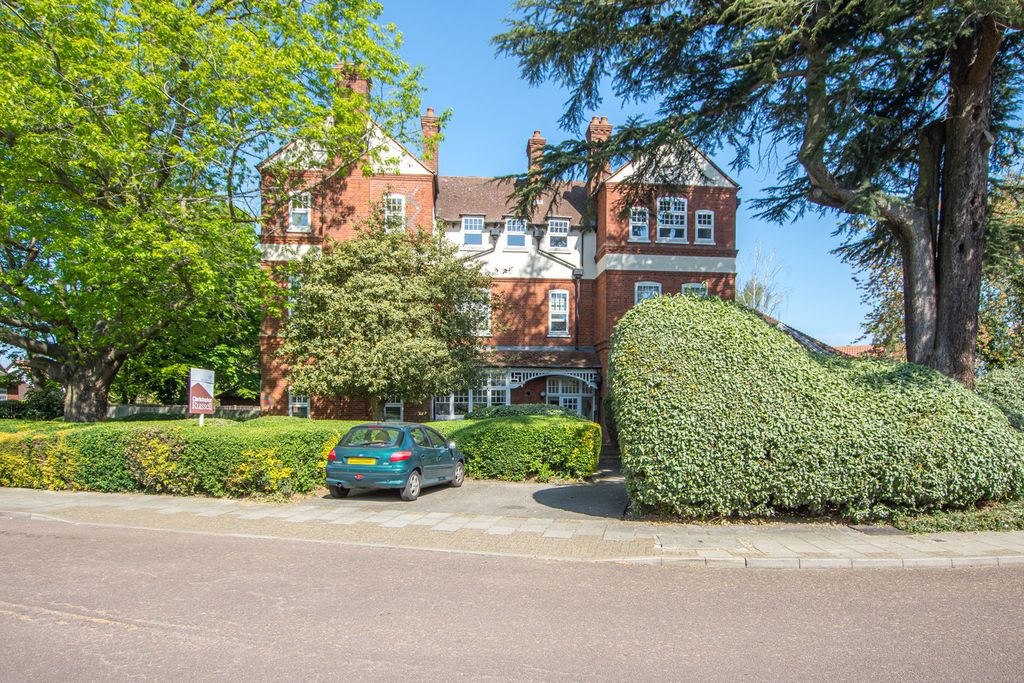 Property photo 1 of 27