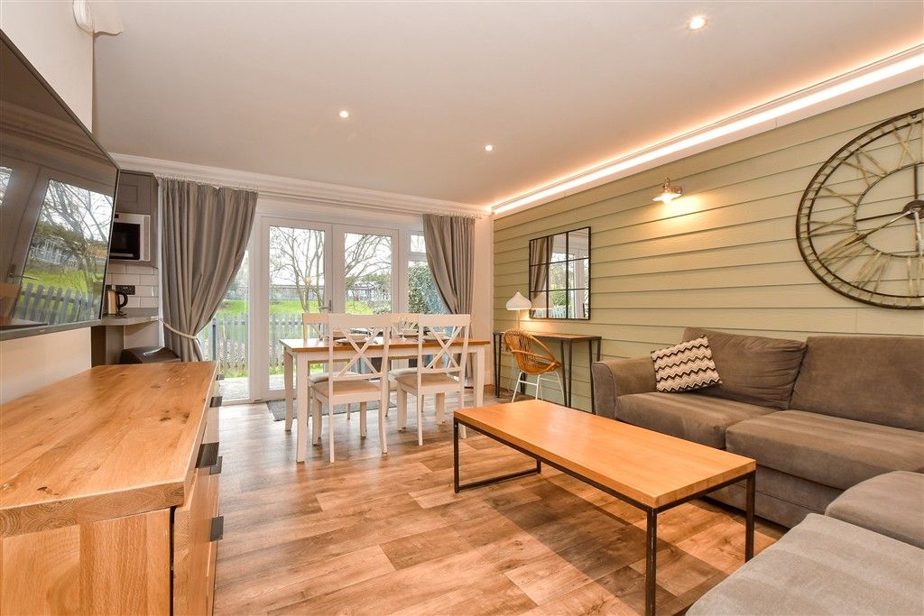 Property photo 3 of 14 Lounge/ Dining Area