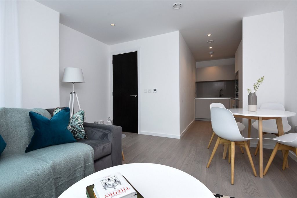 Property photo 3 of 8 Reception Borough