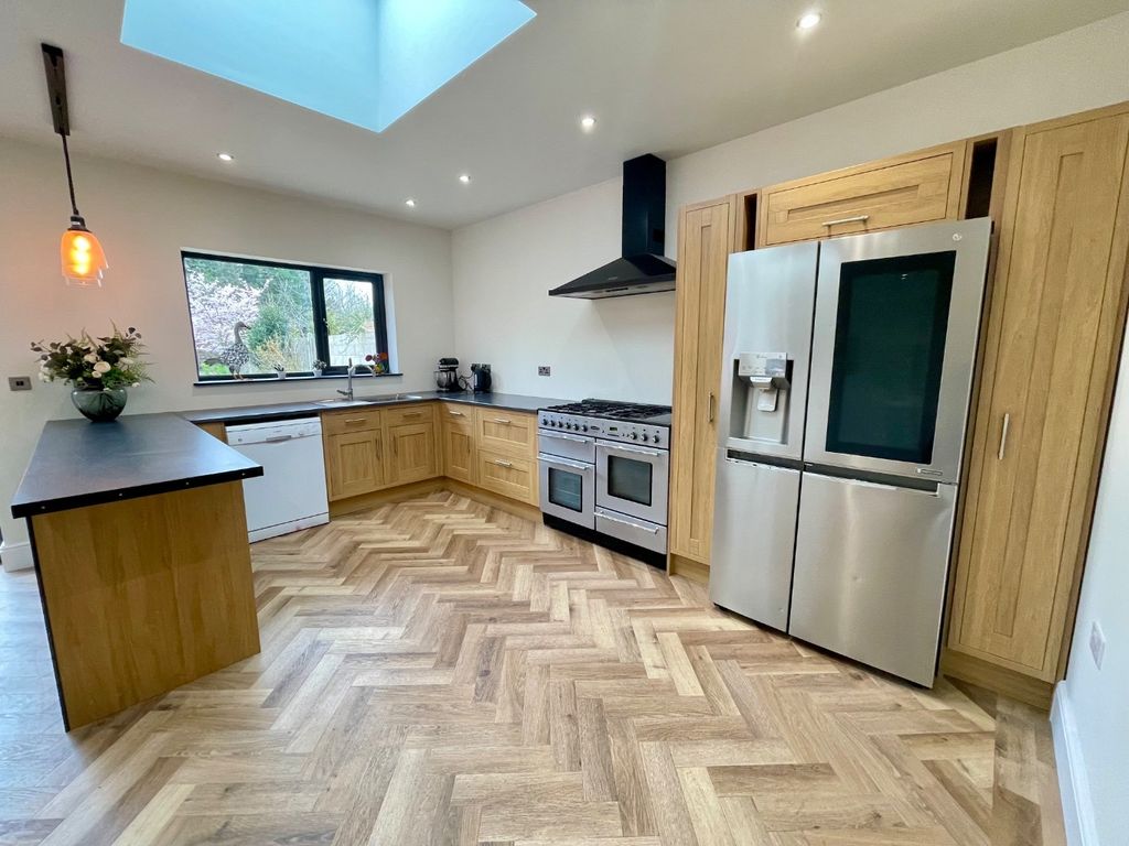 Property photo 3 of 19 5525682