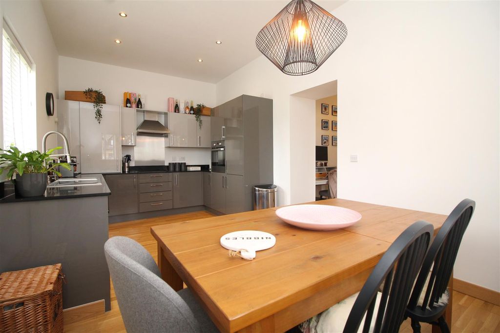 Property photo 3 of 15 Kitchen Diner .Jpg