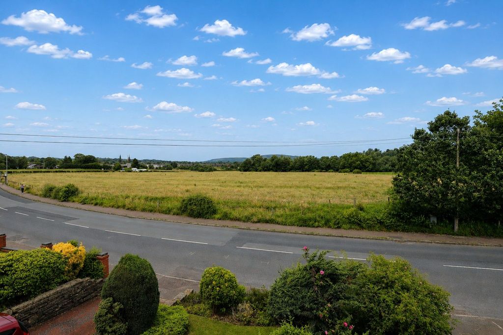Property photo 2 of 34