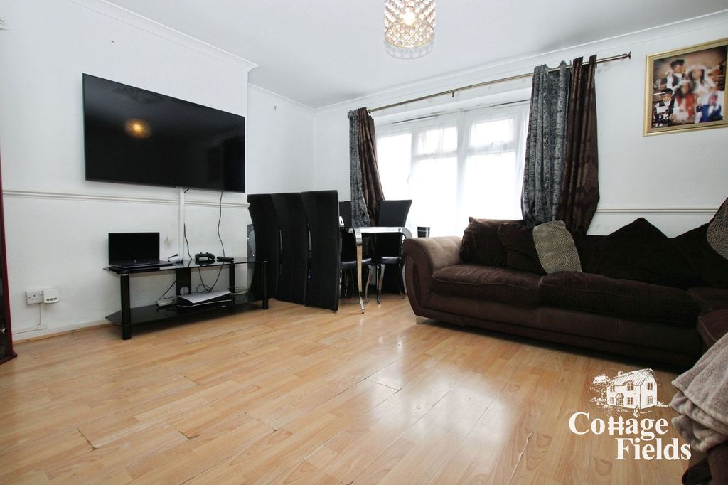 Property photo 3 of 11