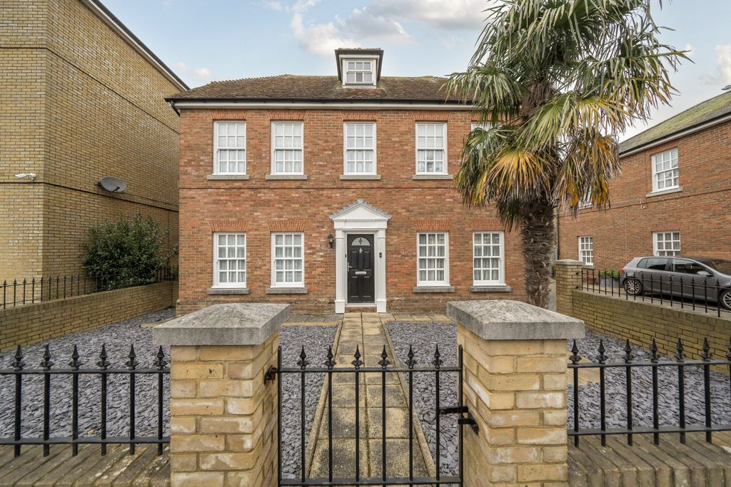 Property photo 2 of 25 4800323