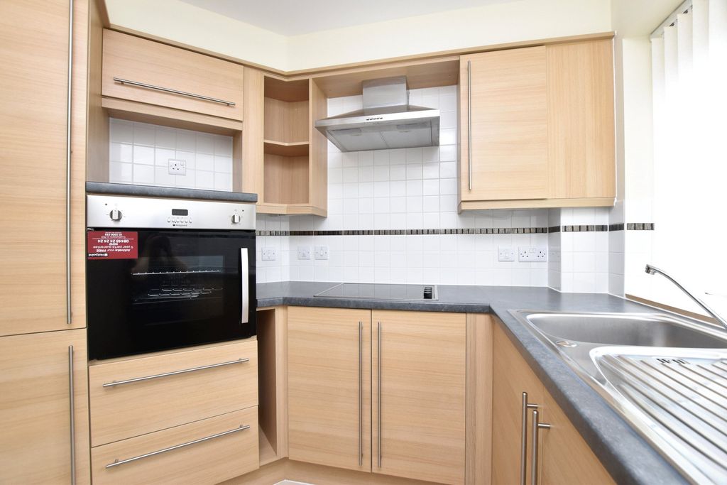 Property photo 3 of 16 Kitchen