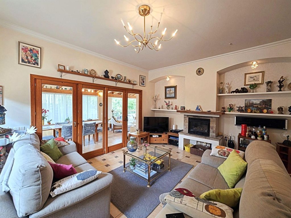 Property photo 3 of 44
