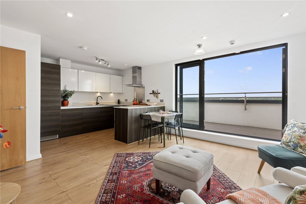 Property photo 3 of 15 Reception/Kitchen
