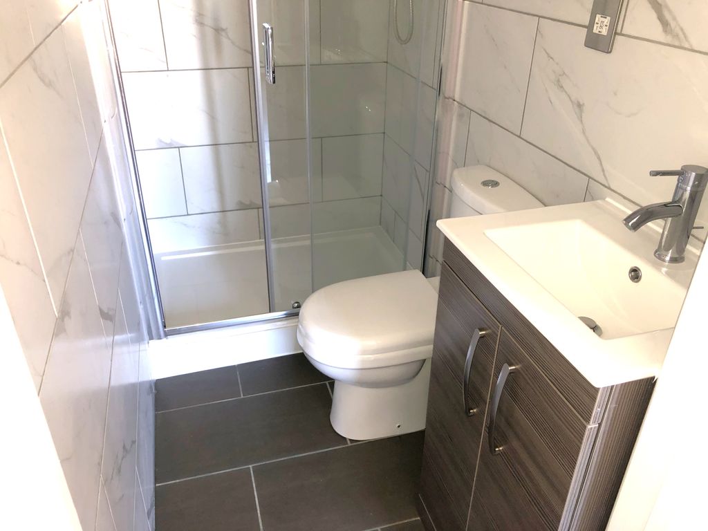 Property photo 2 of 4 Ensuite