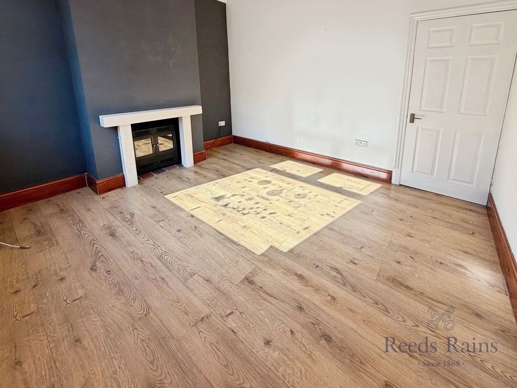 Property photo 3 of 10 Living Room