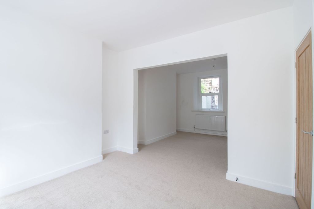 Property photo 3 of 28