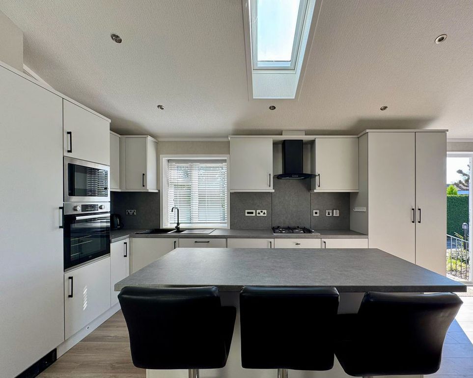 Property photo 3 of 16 Photo 2