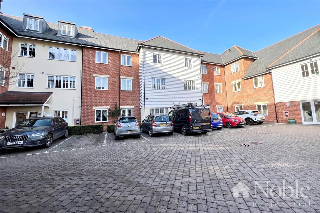 Property photo 2 of 11 External