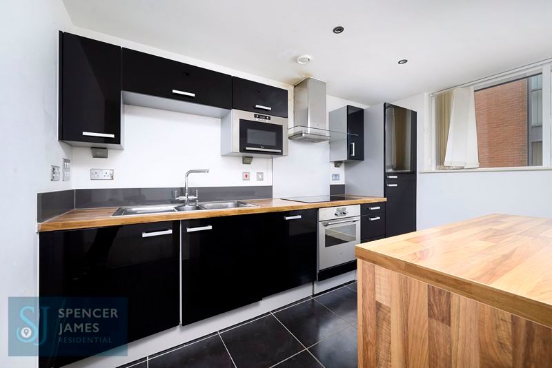 Property photo 3 of 17 Photo 6