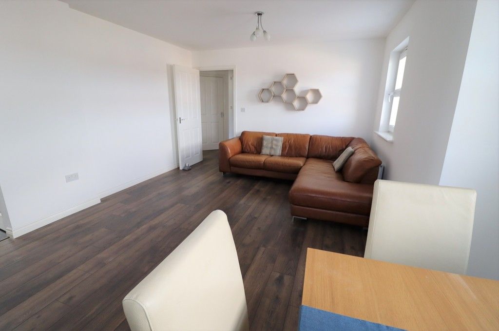 Property photo 3 of 11 Lounge